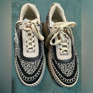 NWOB Dolce Vita Women’s Platform Sneakers Size 9